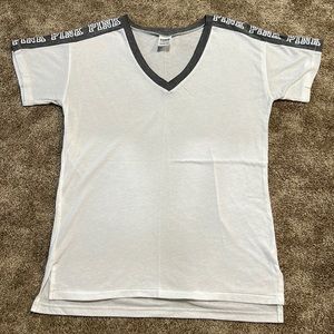 White and gray v-neck tshirt.